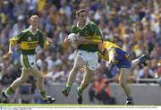 4 August 2003; Declan O'Sullivan, Kerry, supported by Colm Cooper, evades this tackle by Roscommon's Ray Cox. Bank of Ireland All-Ireland Senior Football Championship Quarter Final, Kerry v Roscommon, Croke Park, Dublin. Picture credit; Ray McManus / SPORTSFILE *EDI*