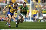 4 August 2003; Darragh O'Se of Kerry in action against Gary Cox of Roscommon during the Bank of Ireland All-Ireland Senior Football Championship Quarter Final match between Kerry and Roscommon at Croke Park in Dublin. Photo by Brendan Moran/Sportsfile