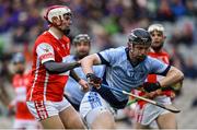17 March 2018: John Sheanon of Cuala evades the attempted tackle from Kevin Downes of Na Piarsaigh during the AIB GAA Hurling All-Ireland Senior Club Championship Final match between Cuala and Na Piarsaigh at Croke Park in Dublin. Photo by David Fitzgerald/Sportsfile