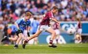 11 August 2018; Cahal McKaigue, St. Patricks PS Glen, Maghera, Derry, representing Galway, and Turlough Muldoon, Roan St Patrick’s PS Eglish, Tyrone, representing Dublin, during the INTO Cumann na mBunscol GAA Respect Exhibition Go Games at the GAA Football All-Ireland Senior Championship Semi Final match between Dublin and Galway at Croke Park in Dublin. Photo by Stephen McCarthy/Sportsfile