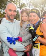 28 October 2018; National Women’s Champion, Lizzie Lee of Leevale AC, Co. Cork, with husband Paul and 4 year old daughter Lucy celebrate following the 2018 SSE Airtricity Dublin Marathon. 20,000 runners took to the Fitzwilliam Square start line to participate in the 39th running of the SSE Airtricity Dublin Marathon, making it the fifth largest marathon in Europe. Photo by Ramsey Cardy/Sportsfile