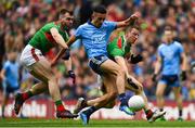 10 August 2019; Niall Scully of Dublin in action against Seamus O'Shea, left, and Colm Boyle of Mayo during the GAA Football All-Ireland Senior Championship Semi-Final match between Dublin and Mayo at Croke Park in Dublin. Photo by Ramsey Cardy/Sportsfile
