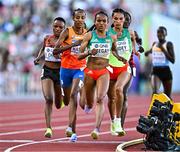 23 July 2022; Gudaf Tsegay of Ethiopia, centre, on her way to winning the women's 5000m final during day nine of the World Athletics Championships at Hayward Field in Eugene, Oregon, USA. Photo by Sam Barnes/Sportsfile