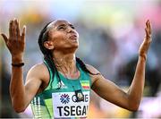 23 July 2022; Gudaf Tsegay of Ethiopia celebrates after winning gold in the women's 5000m final during day nine of the World Athletics Championships at Hayward Field in Eugene, Oregon, USA. Photo by Sam Barnes/Sportsfile