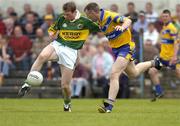 23 May 2004; Tomas O'Se, Kerry, is tackled by Brian Considine, Clare. Bank of Ireland Munster Senior Football Championship, Clare v Kerry, Cusack Park, Ennis, Co. Clare. Picture credit; Brendan Moran / SPORTSFILE