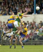 23 May 2004; Darragh O'Se, and William Kirby (hidden), Kerry, in action against David Russell, left, and David Russell, Clare. Bank of Ireland Munster Senior Football Championship, Clare v Kerry, Cusack Park, Ennis, Co. Clare. Picture credit; Brendan Moran / SPORTSFILE
