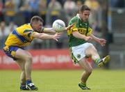 23 May 2004; Declan O'Sullivan Kerry, in action against Brian Considine, Clare. Bank of Ireland Munster Senior Football Championship, Clare v Kerry, Cusack Park, Ennis, Co. Clare. Picture credit; Brendan Moran / SPORTSFILE