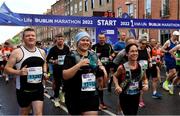 30 October 2022; Runners, including Alannah Peters from Dublin 13, centre, and Ken Walshe from Carlow, left, compete in the 2022 Irish Life Dublin Marathon. 25,000 runners took to the Fitzwilliam Square start line to participate in the 41st running of the Dublin Marathon after a two-year absence. Photo by Sam Barnes/Sportsfile