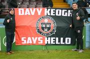 21 April 2023; Bohemians supporter Davy Keogh with manager Declan Devine, right, before the SSE Airtricity Men's Premier Division match between Drogheda United and Bohemians at Weaver's Park in Drogheda, Louth. Photo by Stephen McCarthy/Sportsfile