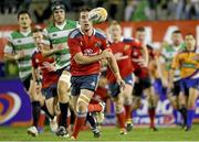 20 September 2013; JJ Hanrahan, Munster, in action against Benetton Treviso. Celtic League 2013/14, Round 3, Benetton Treviso v Munster, Stadio Monigo, Treviso, Italy. Picture credit: Roberto Bregani / SPORTSFILE