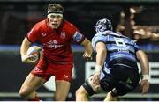 26 October 2024; Jude Postlethwaite of Ulster takes on Alun Lawrence of Cardiff Rugby during the United Rugby Championship match between Cardiff Rugby and Ulster at Cardiff Arms Park in Cardiff, Wales. Photo by Gareth Everett/Sportsfile