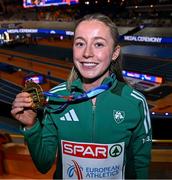 9 March 2025; Sarah Healy of Ireland with her gold medal after winning the women's 3000m final on day four of the European Athletics Indoor Championships 2025 at the Omnisport Apeldoorn in Apeldoorn, Netherlands. Photo by Sam Barnes/Sportsfile