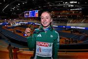 9 March 2025; Sarah Healy of Ireland with her gold medal after winning the women's 3000m final on day four of the European Athletics Indoor Championships 2025 at the Omnisport Apeldoorn in Apeldoorn, Netherlands. Photo by Sam Barnes/Sportsfile