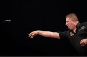 7 October 2013; Colin Lloyd in action during his match with Ronnie Baxter. Partypoker.com World Grand Prix, Citywest Hotel, Saggart, Co. Dublin. Picture credit: Stephen McCarthy / SPORTSFILE