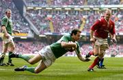 19 March 2005; Geordan Murphy, Ireland, scores his sides second try against Wales. RBS Six Nations Championship 2005, Wales v Ireland, Millennium Stadium, Cardiff, Wales. Picture credit; Brendan Moran / SPORTSFILE