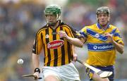 2 May 2005; Henry Shefflin, Kilkenny, in action against Conor Plunkett, Clare. Allianz National Hurling League, Division 1 Final, Clare v Kilkenny, Semple Stadium, Thurles, Co. Tipperary. Picture credit; Brendan Moran / SPORTSFILE