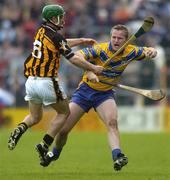 2 May 2005; Barry Nugent, Clare, in action against Richie Mullally, Kilkenny. Allianz National Hurling League, Division 1 Final, Clare v Kilkenny, Semple Stadium, Thurles, Co. Tipperary. Picture credit; Brendan Moran / SPORTSFILE