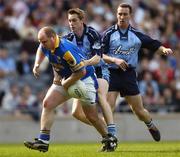 15 May 2005; Niall Sheridan, Longford, in action against Paul Griffen, centre, and Paddy Christie, Dublin. Bank Of Ireland Leinster Senior Football Championship, Dublin v Longford, Croke Park, Dublin. Picture credit; David Maher / SPORTSFILE