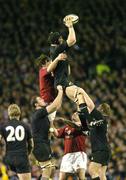 9 July 2005; Ali Williams, New Zealand, wins a lineout against Donnacha O'Callaghan, British and Irish Lions. British and Irish Lions Tour to New Zealand 2005, 3rd Test, New Zealand v British and Irish Lions, Eden Park, Auckland, New Zealand. Picture credit; Brendan Moran / SPORTSFILE