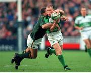 19 November 2000; Peter Stringer, Ireland, is tackled by Joost Van Der Westhuizen, South Africa. International friendly, Ireland v South Africa, Lansdowne Road, Dublin. Picture credit: Matt Browne / SPORTSFILE