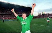 4 March 2000; Ireland's Brian O'Driscoll celebrates after defeating Italy. Six Nations Rugby International, Ireland v  Italy, Lansdowne Road, Dublin. Picture credit: Matt Browne / SPORTSFILE