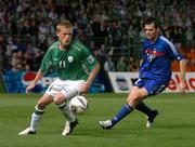 7 September 2005; Damien Duff, Republic of Ireland, in action against Willy Sagnol, France. FIFA 2006 World Cup Qualifier, Group 4, Republic of Ireland v France, Lansdowne Road, Dublin. Picture credit; David Maher / SPORTSFILE