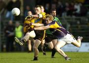 13 November 2005; Aidan O'Connor, St. Peter's, in action against Paul Griffin, Kilmacud Crokes. Leinster Club Senior Football Championship Quarter-Final, St. Peter's v Kilmacud Crokes, Pairc Tailteann, Navan, Co. Meath. Picture credit: Damien Eagers / SPORTSFILE