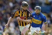 23 April 2006; Martin Comerford, Kilkenny, in action against Paul Kelly, Tipperary. Allianz National Hurling League, Division 1 Semi-Final, Kilkenny v Tipperary, Semple Stadium, Thurles, Co. Tipperary. Picture credit: Ray McManus / SPORTSFILE