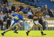 23 April 2006; Henry Shefflin, Kilkenny, in action against Shane McGrath, Tipperary. Allianz National Hurling League, Division 1 Semi-Final, Kilkenny v Tipperary, Semple Stadium, Thurles, Co. Tipperary. Picture credit: Ray McManus / SPORTSFILE