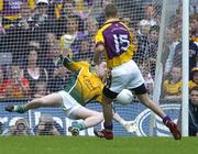 2 July 2006; Matty Forde, Wexford, beats Padraig Kelly, Offaly, from the penalty spot. Bank of Ireland Leinster Senior Football Championship Semi-Final, Offaly v Wexford, Croke Park, Dublin. Picture credit: David Maher / SPORTSFILE