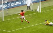 5 August 2006; Steven McDonnell, Armagh,shoots past the Kerry goalkeeper Diarmuid Murphy to score his side's first goal. Bank of Ireland All-Ireland Senior Football Championship Quarter-Final, Armagh v Kerry, Croke Park, Dublin. Picture credit; Ray McManus / SPORTSFILE