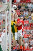 5 August 2006; Steven McDonnell, Armagh, in action against Diarmuid Murphy, Kerry. Bank of Ireland All-Ireland Senior Football Championship Quarter-Final, Armagh v Kerry, Croke Park, Dublin. Picture credit; Oliver McVeigh / SPORTSFILE