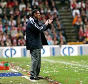 7 October 2006; Northern Ireland manager Lawrie Sanchez gives instructions. Euro 2008 Championship Qualifier, Denmark v Northern Ireland, Parken Stadium, Copenhagen, Denmark. Picture credit: Oliver McVeigh / SPORTSFILE