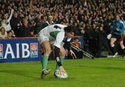 11 November 2006; Shane Horgan, Ireland, scores his side's final try. Autumn Internationals, Ireland v South Africa, Lansdowne Road, Dublin. Picture credit: Pat Murphy / SPORTSFILE