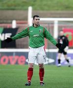 25 November 2006; Glentorans Gary Hamilton disputes a decision made by the Referee.  Carnegie Premier League, Glentoran v Glenavon, The Oval, Belfast. Picture credit:  Russell Pritchard / SPORTSFILE