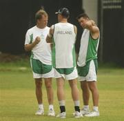 1 April 2007; Ireland coach Adrian Birrel in conversation with Trent Johnston, centre, and David Langford-Smith, right, during team training. Everest Cricket Club, Georgetown, Guyana. Picture credit: Pat Murphy / SPORTSFILE