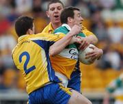 15 April 2007; Ciaran McManus, Offaly, in action against Seanie McDermott, left, and Seamus O'Neill, Roscommon. Allianz National Football League, Division 2A, Offaly v Roscommon, O'Connor Park, Tullamore, Co. Offaly. Picture credit; Brian Lawless / SPORTSFILE