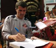 31 July 2007; Sunderland manager Roy Keane signs autographs at squad training ahead of their pre-season friendly with Galway United. Terryland Park, Dyke Road, Co. Galway. Picture credit; Pat Murphy / SPORTSFILE