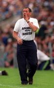 14 May 2000; Derry manager Eamonn Coleman during the Bank of Ireland Ulster Senior Football Championship Quarter-Final match between Cavan and Derry at Breffni Park in Cavan. Photo by David Maher/Sportsfile