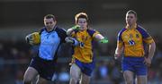 5 April 2008; Ciaran Whelan, Dublin, in action against John Tiernan, 10, and Seamus O'Neill, Roscommon. Allianz National Football League, Division 2, Round 6, Dublin v Roscommon, Parnell Park, Dublin. Picture credit: Ray McManus / SPORTSFILE