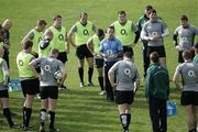 5 June 2008; Ireland defence coach Graham Steadman talks with the players during rugby squad training. 2008 Ireland Rugby Summer Tour, Porirua Park, Wellington, New Zealand. Picture credit: Tim Hales / SPORTSFILE