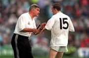 27 August 2000; Kildare manager Mick O'Dwyer speaks to Tadhg Fennin during the Bank of Ireland All-Ireland Senior Football Championship Semi-Final match between Galway and Kildare at Croke Park in Dublin. Photo by Ray McManus/Sportsfile