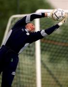 30 August 2000; Dean Kiely during Republic of Ireland Squad Training at the AUL Sports Complex in Clonshaugh, Dublin. Photo by David Maher/Sportsfile