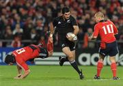 18 November 2008; Stephen Donald, New Zealand, in action against Denis Leamy, left, and Paul Warwick, Munster. Zurich Challenge Match, Munster v New Zealand, Thomond Park, Limerick. Picture credit: Brian Lawless / SPORTSFILE