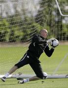 26 May 2009; Republic of Ireland's Dean Kiely in action during squad training ahead of their Friendly International against Nigeria on Friday night. Arsenal Training Grounds, St Albans, London, England. Picture credit: Tim Hales / SPORTSFILE