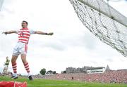 7 June 2009; Cork goalkeeper Alan Quirke signals another wide for Kerry during the first half. Munster GAA Football Senior Championship Semi-Final, Kerry v Cork, Fitzgerald Stadium, Killarney, Co. Kerry. Picture credit: Brendan Moran / SPORTSFILE