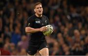 17 October 2015; Tawera Kerr-Barlow, New Zealand, runs in to score a try. 2015 Rugby World Cup, Quarter-Final, New Zealand v France. Millennium Stadium, Cardiff, Wales. Picture credit: Stephen McCarthy / SPORTSFILE