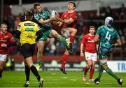 28 November 2015; Matt Healy, Connacht, in action against Gerhard van den Heever, Munster. Guinness PRO12, Round 8, Munster v Connacht. Thomond Park, Limerick. Picture credit: Diarmuid Greene / SPORTSFILE