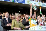 13 September 2009; Offaly captain Marion Crean, lifts the New Ireland trophy, alongside President of the Camogie Association Joan O'Flynn, Gary Desmond, CEO of Gala, Sinead O'Connor, Ard Stuirthoir, and An Taoiseach Brian Cowen T.D. after the Gala All-Ireland Camogie Championship Finals. Croke Park, Dublin. Picture credit: Pat Murphy / SPORTSFILE