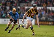 20 March 2016; Walter Walsh, Kilkenny, in action against Oisín Gough, Dublin. Allianz Hurling League, Division 1A, Round 5, Kilkenny v Dublin. Nowlan Park, Kilkenny. Picture credit: Stephen McCarthy / SPORTSFILE